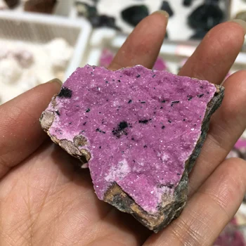 Természetes kő Cobaltocalcite rózsaszín kristályokkal díszített javítása feng shui ritka Cobalto calcites csakrák gyógyító kristályok