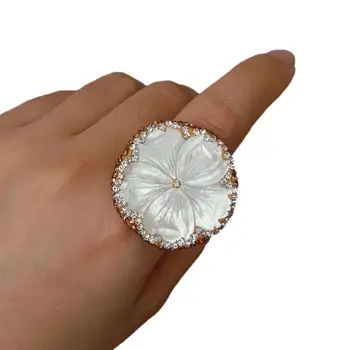 Y·YING Természetes Fehér Tengeri Kagyló Faragott Virág Gyűrű Divat Női Ékszer Állítható