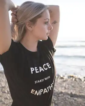 béke kezdődik, empátia T-Shirt Grafikus Alkalmi Vicces Levél, Nyomtatott Póló, Stílusos Béke Kezdődik Szlogen Grunge Felső Camisetas Póló