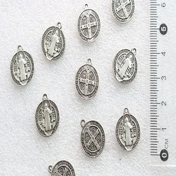 Szent Benedek különböző vallási Kereszténység cink ötvözet kis medálok, különböző ikon ékszerek kézműves érmek